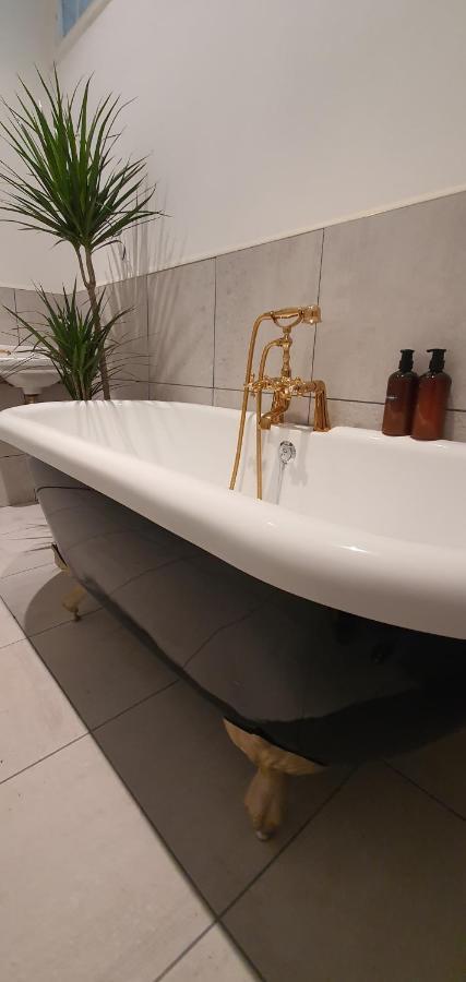 Elegant 5 Bed 4 Bath 'Vogue House' Parisian Style Home Margate Zewnętrze zdjęcie